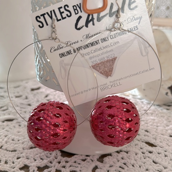 ★CALLIE LIVES METALLIC DECOR GLOBE EARRINGS★ - Picture 4 of 11